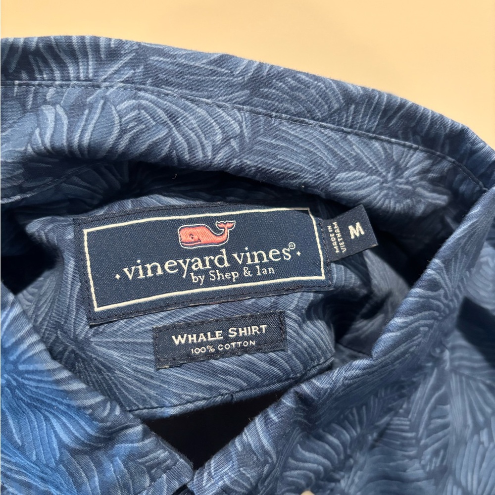 Men’s Vineyard Vines button down shirt - Picture 5 of 5